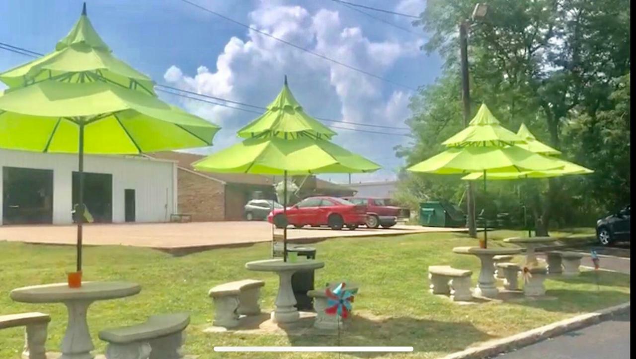 Hotel Super 8 By Wyndham Radcliff Ft. Knox Area Exterior foto